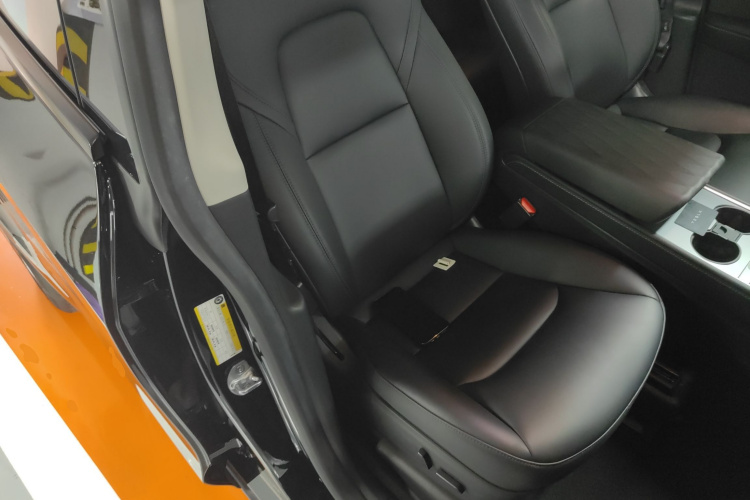 特斯拉 Model Y 2022款 长续航全轮驱动版局部细节41