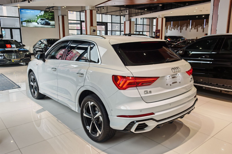 奥迪Q3 2025款 quattro 45周年典藏版 35TFSI 时尚动感型车身外观6003