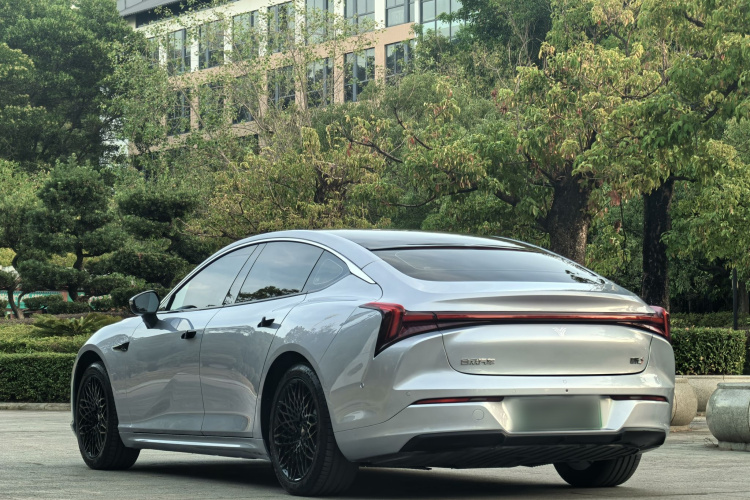 哪吒汽车 哪吒S 2022款 纯电 715km 后驱中版车身外观6006