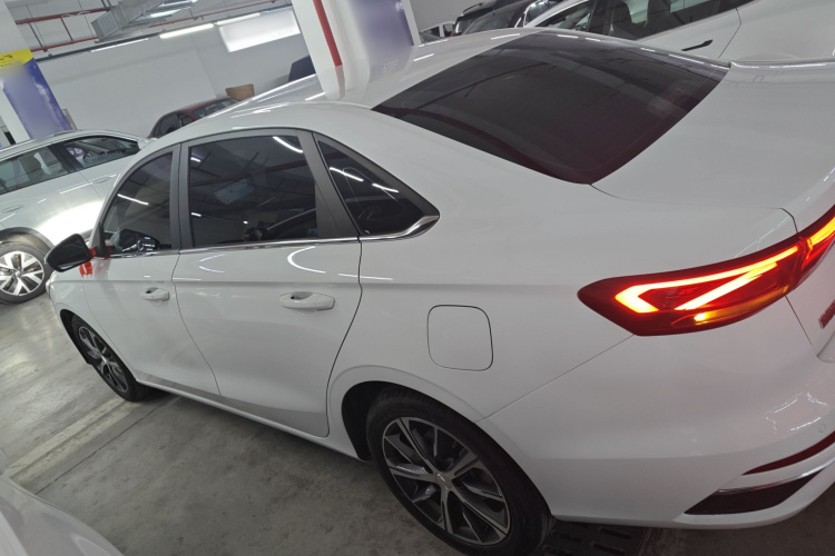 吉利汽车 帝豪 2022款 第4代 1.5L CVT尊贵型车身外观6003