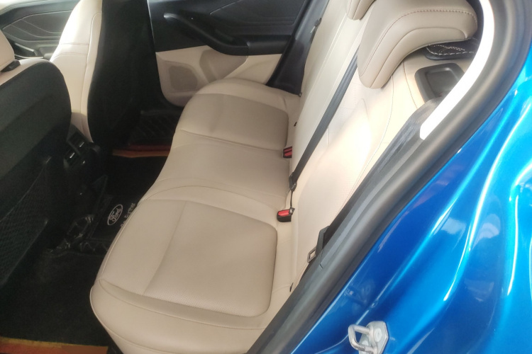 福特 福克斯 2021款 三厢 EcoBoost 180 自动锋潮型中控内饰21