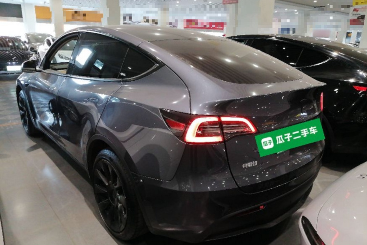 特斯拉 Model Y 2021款 长续航全轮驱动版车身外观4