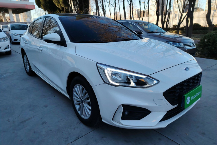 福特 福克斯 2020款 三厢 EcoBoost 180 自动锋潮型车身外观3