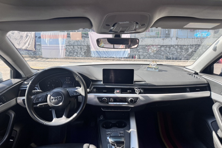 奥迪A4L 2017款 40 TFSI 时尚型中控内饰7001