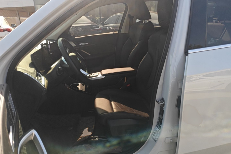 宝马X1 2023款 xDrive25Li X设计套装中控内饰19