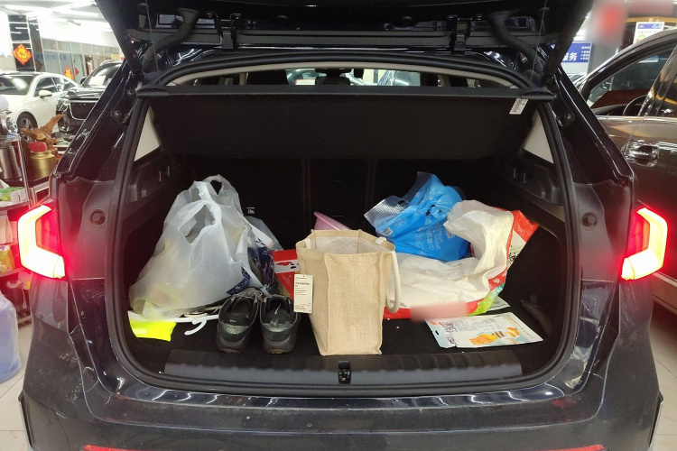 宝马X1 2023款 sDrive25Li X设计套装机舱底盘23