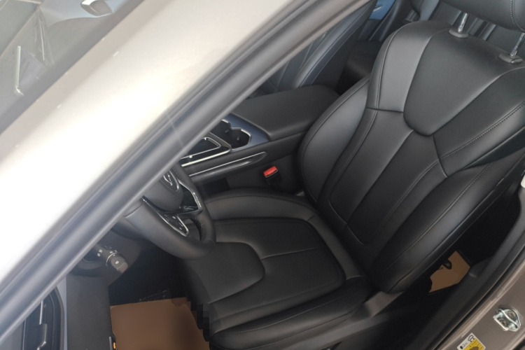 奔腾T90 2023款 1.5T DCT 自动豪华型局部细节19