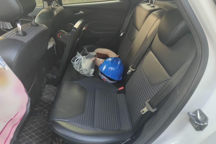 福特 福克斯 2017款 两厢 1.6L 自动风尚型智行版中控内饰7004