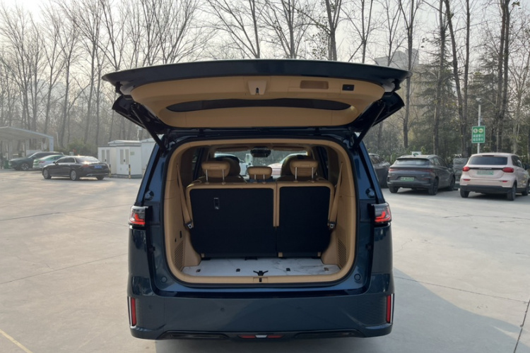 岚图汽车 岚图梦想家 2025款 PHEV 四驱旗舰乾崑版车身外观6009