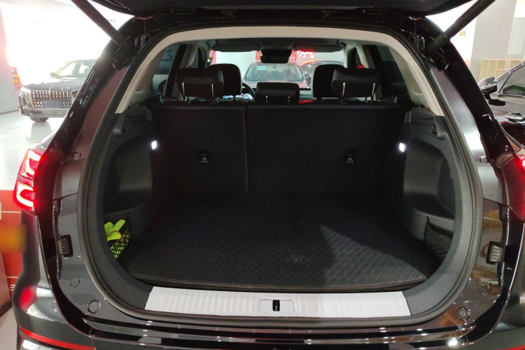 红旗HS5 2025款 2.0T 两驱旗享Pro版机舱底盘23