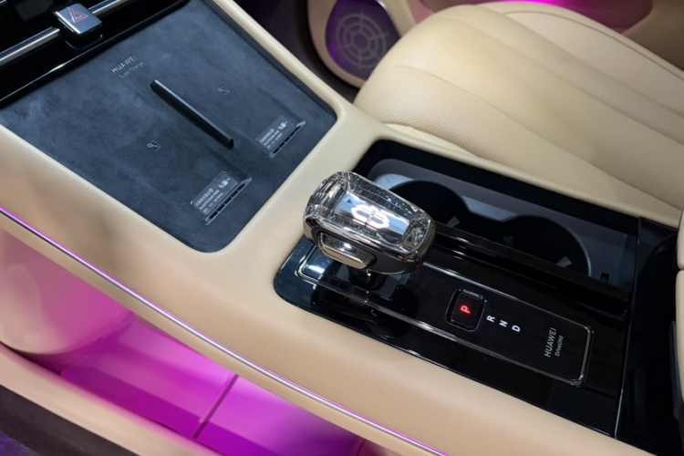 鸿蒙智行 问界M7 2024款 1.5T 后驱Plus版 5座中控内饰7015