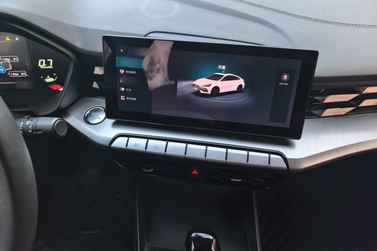 名爵 MG5 2023款 180DVVT CVT豪华版局部细节16