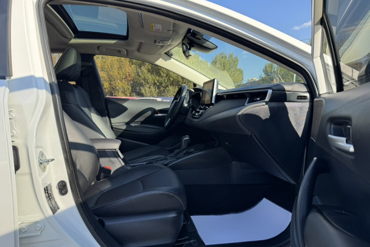 丰田 卡罗拉 2019款 1.2T S-CVT GL-i豪华版中控内饰7010