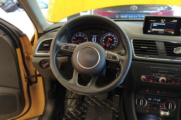 奥迪Q3 2017款 35 TFSI 时尚型中控内饰13