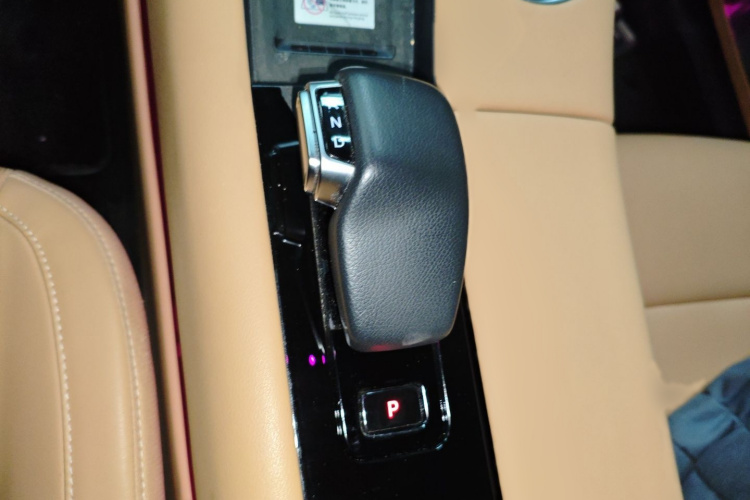 鸿蒙智行 问界M5 2022款 增程四驱至臻版局部细节18