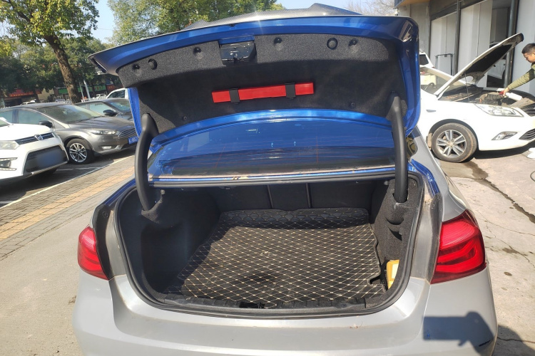 宝马3系 2018款 320i M运动套装局部细节23