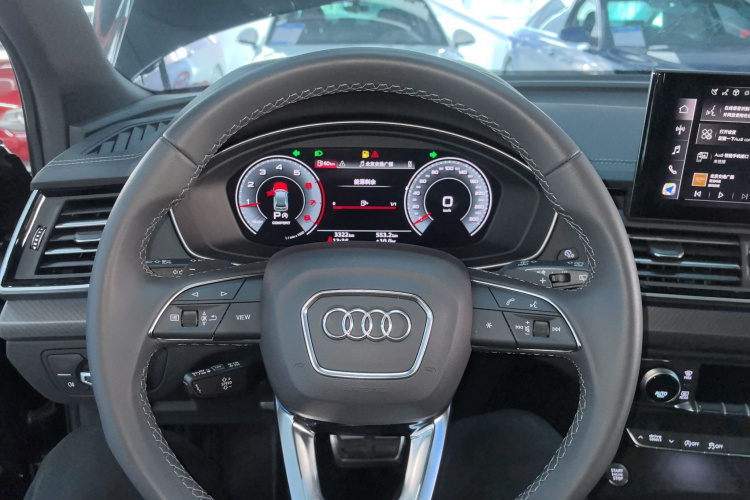 奥迪Q5L 2025款 45周年典藏版 40 TFSI 豪华动感型中控内饰13
