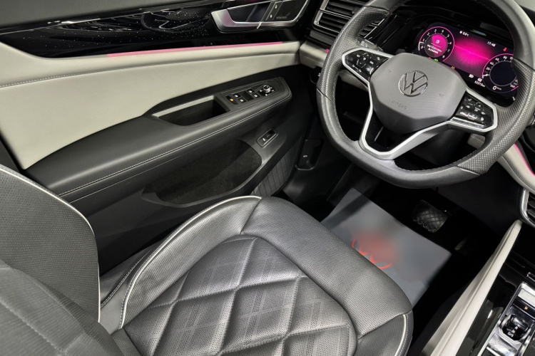 大众 途昂 2022款 530 V6 四驱尊崇旗舰版中控内饰7006