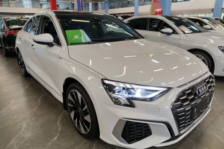 奥迪A3 2024款 A3L Limousine 35 TFSI 时尚运动型车身外观3