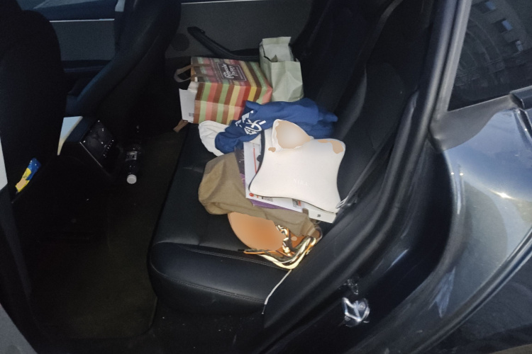 特斯拉 Model 3 2023款 后轮驱动版中控内饰21