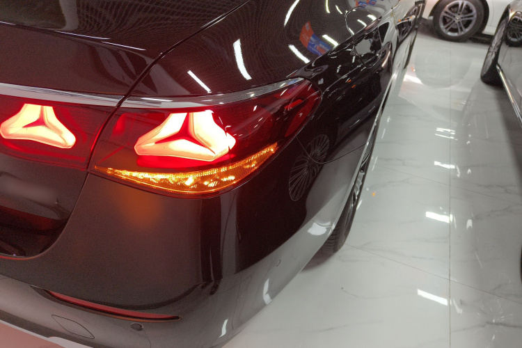 奔驰E级 2025款 改款 E 260 L车身外观6006