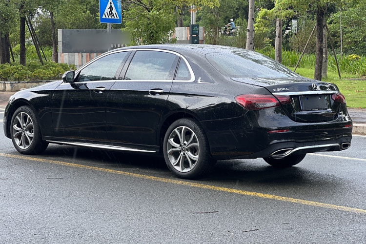 奔驰E级 2023款 改款 E 300 L 运动时尚型车身外观6002