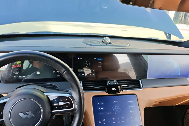 理想汽车 理想ONE 2021款 增程6座版中控内饰7002