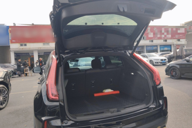 凯迪拉克XT4 2024款 28T 两驱尊贵型机舱底盘23