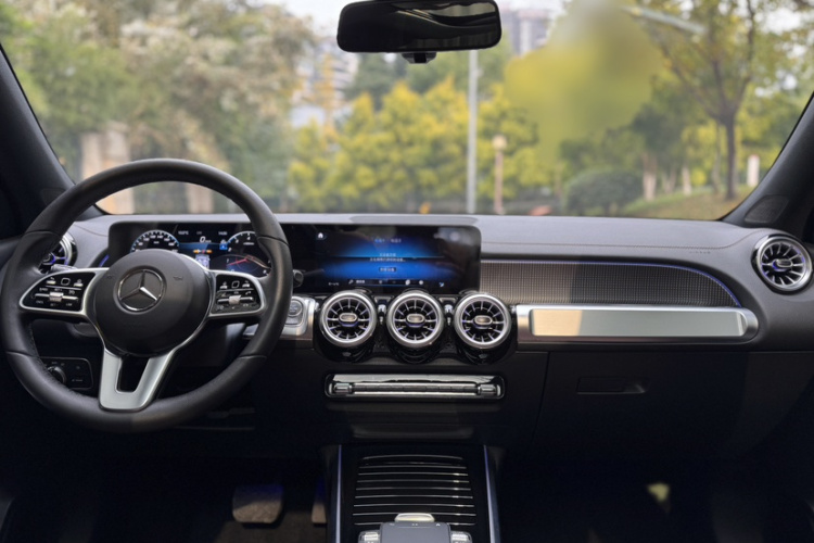 奔驰GLB 2023款 GLB 220 动感型中控内饰7007