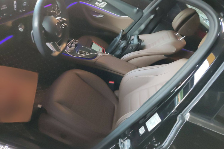 奔驰E级 2023款 改款 E 300 L 运动时尚型局部细节19