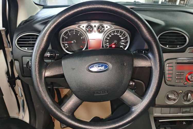 福特 福克斯 2013款 两厢经典 1.8L 手动百万纪念版中控内饰13