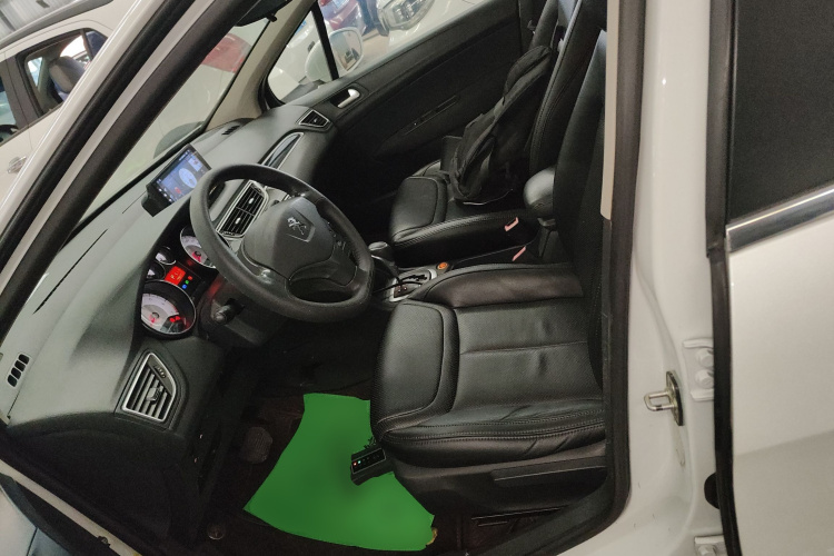 标致308 2014款 乐享版 经典 1.6L 自动优尚型中控内饰19