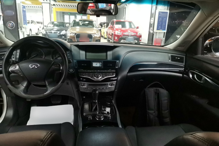 英菲尼迪Q70 2019款 Q70L 2.0T 精英版中控内饰12