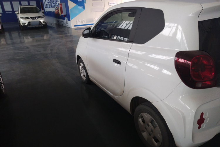 荣威 科莱威CLEVER 2021款 302km卓越版车身外观4