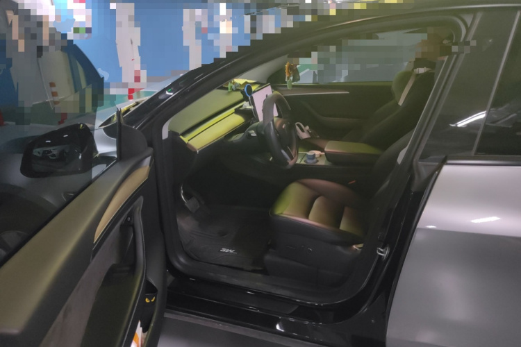 特斯拉 Model Y 2022款 后轮驱动版中控内饰19