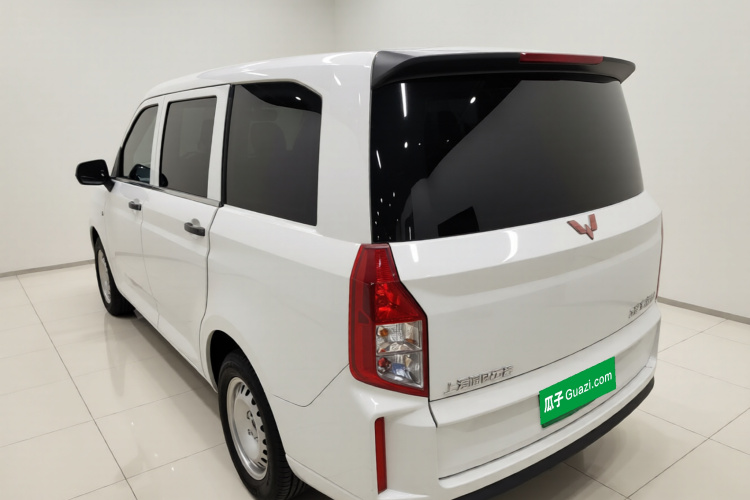 五菱汽车 五菱宏光PLUS 2020款 1.5L 手动标准型 5座车身外观5