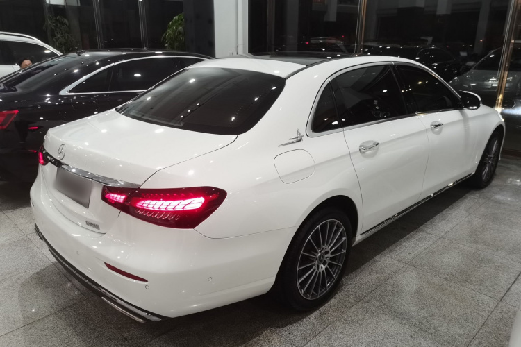 奔驰E级 2023款 E 260 L车身外观6005
