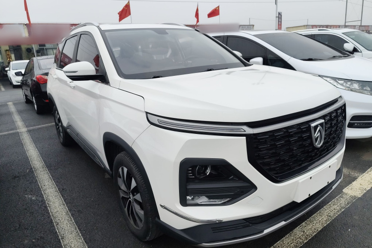 宝骏530 2021款 全球车周年纪念版 1.5T 手动尊贵型 6座车身外观3