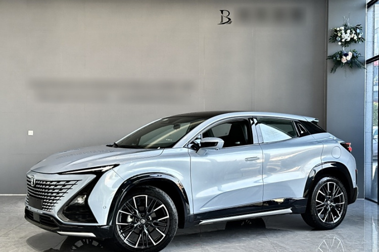 长安UNI-T 2023款 第二代 1.5T 旗舰型车身外观1