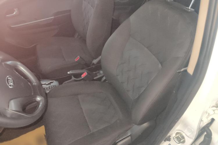 起亚K2 2015款 三厢 1.4L AT GLS局部细节19