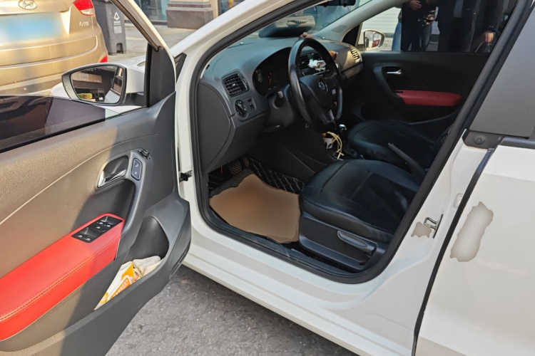 大众 Polo 2016款 1.4L 自动风尚型中控内饰20