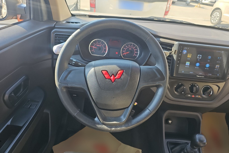 五菱汽车 五菱宏光V 2022款 1.5L劲取版电动助力LAR中控内饰13