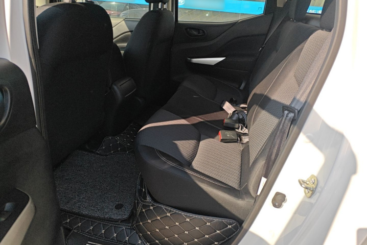 日产 纳瓦拉 2021款 2.5L 改款 手动两驱舒适型QR25中控内饰7004