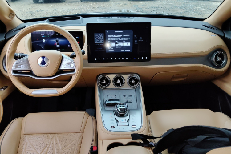 腾势N8 2023款 四驱超混旗舰七座版中控内饰12