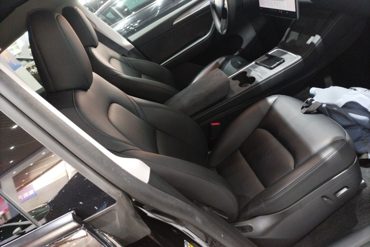 特斯拉 Model Y 2023款 后轮驱动版局部细节41