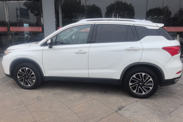 广汽传祺 传祺GS4 2015款 200T 手动豪华版车身外观4