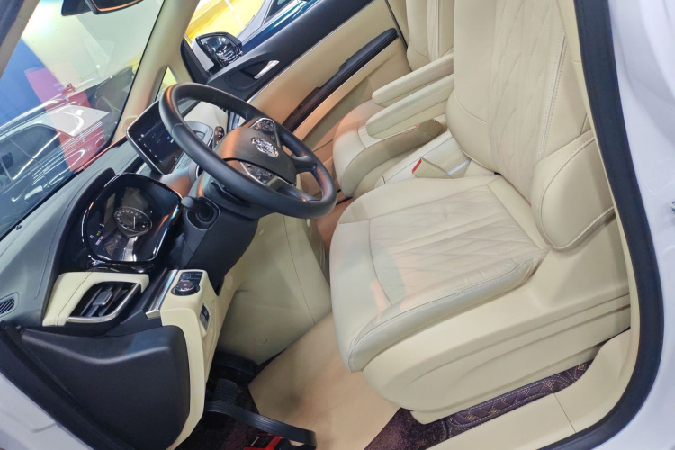 别克GL8 2023款 改款 陆上公务舱 豪华型中控内饰19