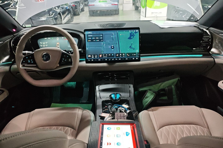 比亚迪 汉 2025款 DM-i 智驾版 125KM激光雷达旗舰型中控内饰12