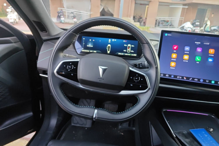 深蓝汽车 深蓝SL03 2023款 200Max增程版中控内饰13