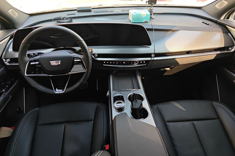 凯迪拉克XT5 2025款 2.0T 尊贵型中控内饰12